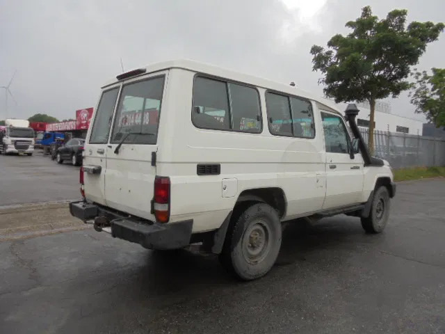 Toyota Land Cruiser HZJ78L 4X4 EXPORT OUTSIDE EU ONLY - Vieglā automašīna: foto 4 Toyota Land Cruiser HZJ78L 4X4 EXPORT OUTSIDE EU ONLY - Vieglā automašīna: foto 4
