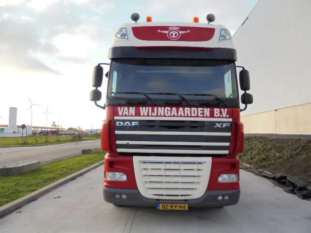 DAF XF 105 SUPER-SPACE 460 6X2 - Vilcējs: foto 2 DAF XF 105 SUPER-SPACE 460 6X2 - Vilcējs: foto 2