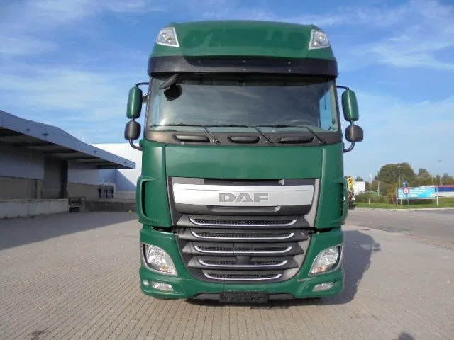 DAF XF 106.460 SUPER SPACE CAB - Vilcējs: foto 4 DAF XF 106.460 SUPER SPACE CAB - Vilcējs: foto 4