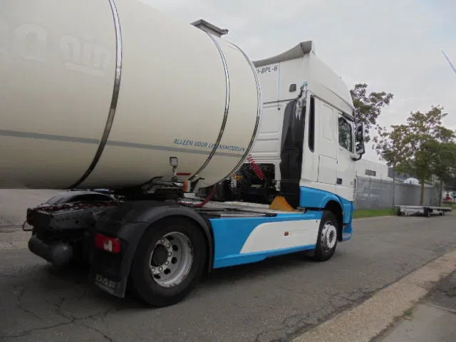 DAF XF 440 SUPER SPACE CAB NL TRUCK - Vilcējs: foto 3 DAF XF 440 SUPER SPACE CAB NL TRUCK - Vilcējs: foto 3