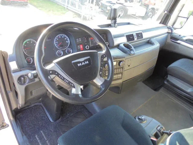 Vilcējs MAN TGX 18.400 XL: foto 10