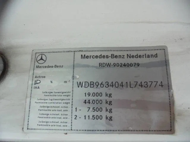 Vilcējs Mercedes-Benz Actros 1836 LS: foto 10