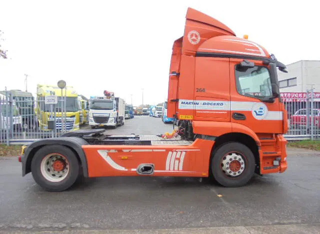 Mercedes-Benz Actros 1840 - Vilcējs: foto 3 Mercedes-Benz Actros 1840 - Vilcējs: foto 3
