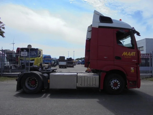 Mercedes-Benz Actros 1843 - Vilcējs: foto 4 Mercedes-Benz Actros 1843 - Vilcējs: foto 4