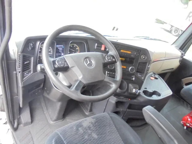 Interior photo 1: Vilcējs Mercedes-Benz Actros 1845 LS ADR