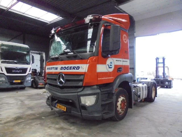 Mercedes-Benz Antos 1832 CABINE SCHADE - Vilcējs: foto 1 Mercedes-Benz Antos 1832 CABINE SCHADE - Vilcējs: foto 1
