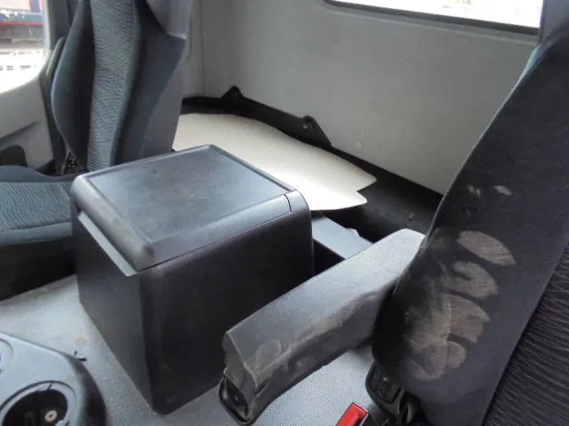 Vilcējs Mercedes-Benz Antos 1832 CABINE SCHADE FOR PARTS: foto 13