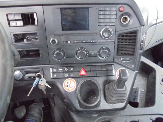 Vilcējs Mercedes-Benz Antos 1832 CABINE SCHADE FOR PARTS: foto 12