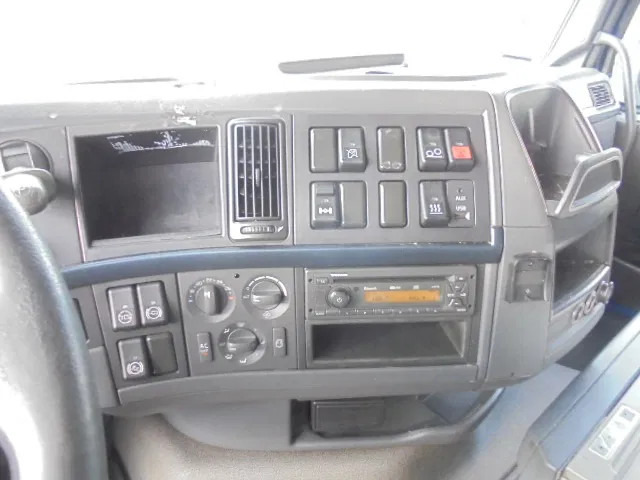 Kravas automašīna ar tentu Volvo FH 420 6X2 NL TRUCK: foto 10