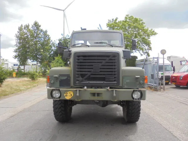 Volvo N 10 6X6 L + FASSI 3X IN STOCK - Bortu kravas automašīna/ Platforma, Kravas auto ar manipulatoru: foto 2 Volvo N 10 6X6 L + FASSI 3X IN STOCK - Bortu kravas automašīna/ Platforma, Kravas auto ar manipulatoru: foto 2
