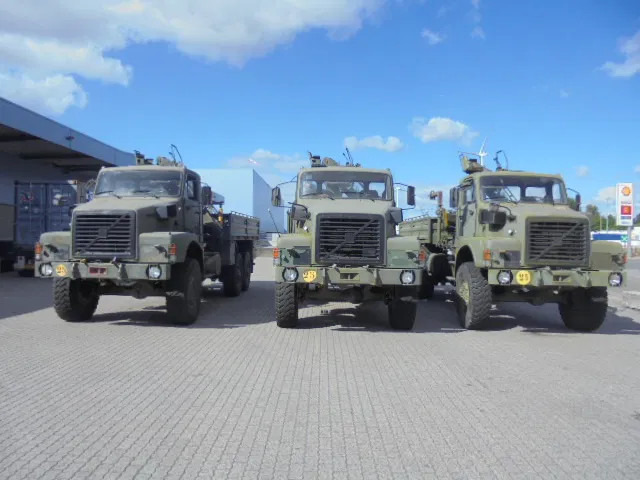 Volvo N 10 6X6 L + FASSI 3X IN STOCK - Bortu kravas automašīna/ Platforma, Kravas auto ar manipulatoru: foto 2 Volvo N 10 6X6 L + FASSI 3X IN STOCK - Bortu kravas automašīna/ Platforma, Kravas auto ar manipulatoru: foto 2