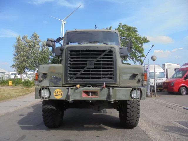 Volvo N 10 6X6 L + FASSI - Bortu kravas automašīna/ Platforma, Kravas auto ar manipulatoru: foto 2 Volvo N 10 6X6 L + FASSI - Bortu kravas automašīna/ Platforma, Kravas auto ar manipulatoru: foto 2