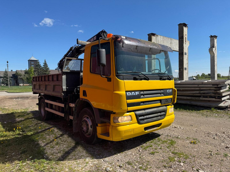 DAF CF 65 - Kravas automašīna pašizgāzējs, Kravas auto ar manipulatoru: foto 2 DAF CF 65 - Kravas automašīna pašizgāzējs, Kravas auto ar manipulatoru: foto 2