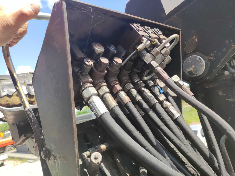 Celtnis-manipulators - Kravas automašīna HMF 1703 K3 loader crane: foto 8 Celtnis-manipulators - Kravas automašīna HMF 1703 K3 loader crane: foto 8