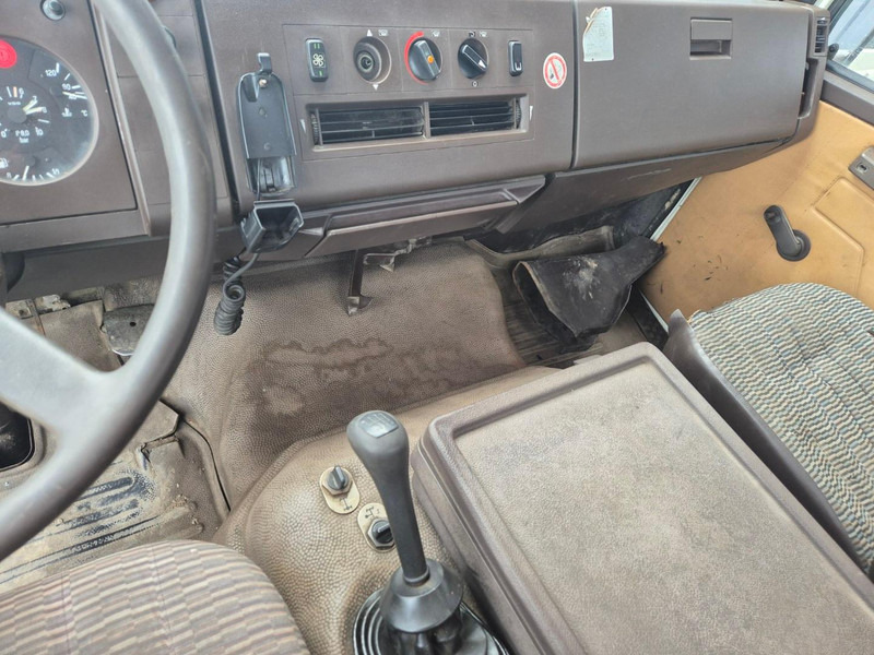 Bortu kravas automašīna/ Platforma, Kravas auto ar manipulatoru Mercedes-Benz 1320 + HMF 6.5 ton crane: foto 6