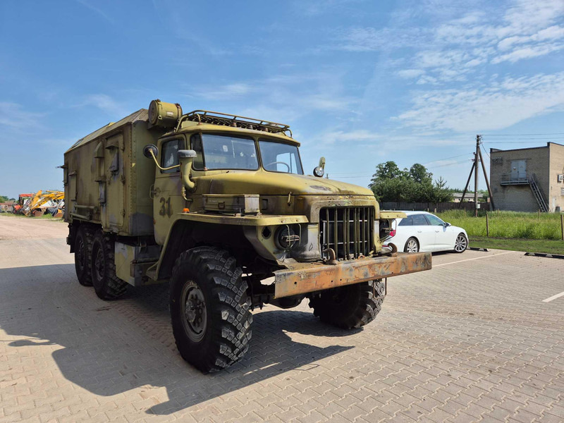 Ural Ural 375 box truck - Kravas automašīna ar slēgto virsbūvi: foto 3 Ural Ural 375 box truck - Kravas automašīna ar slēgto virsbūvi: foto 3