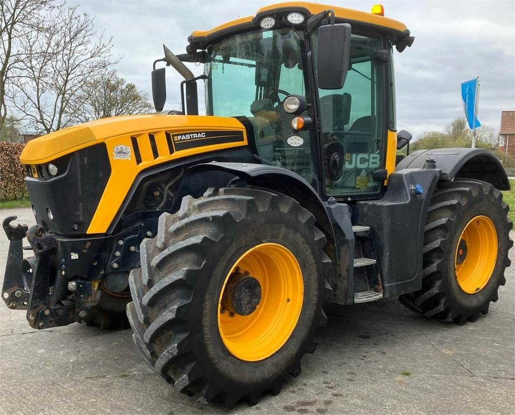 JCB 4220 Fastrac - Traktors: foto 2 JCB 4220 Fastrac - Traktors: foto 2