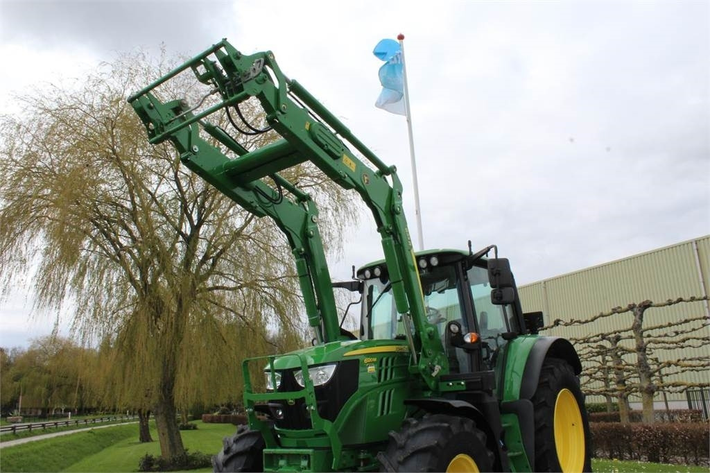 John Deere 6120M with 623R loader - Traktors: foto 2 John Deere 6120M with 623R loader - Traktors: foto 2