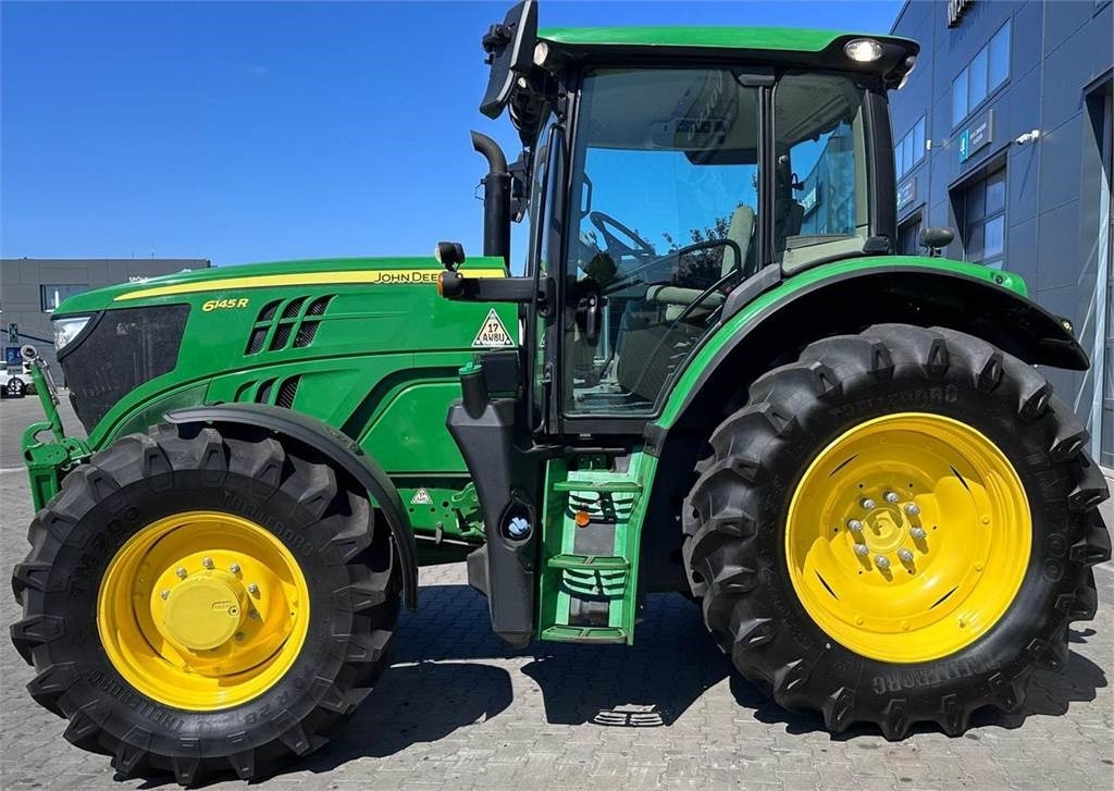 John Deere 6145R - Traktors: foto 1 John Deere 6145R - Traktors: foto 1