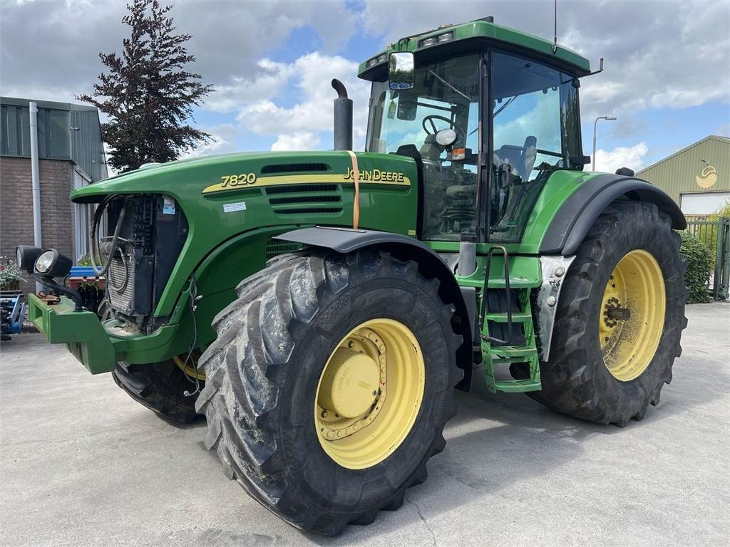 John Deere 7820 - Traktors: foto 1 John Deere 7820 - Traktors: foto 1