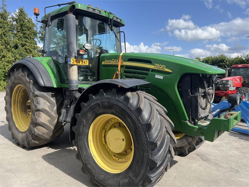 John Deere 7820 - Traktors: foto 2 John Deere 7820 - Traktors: foto 2