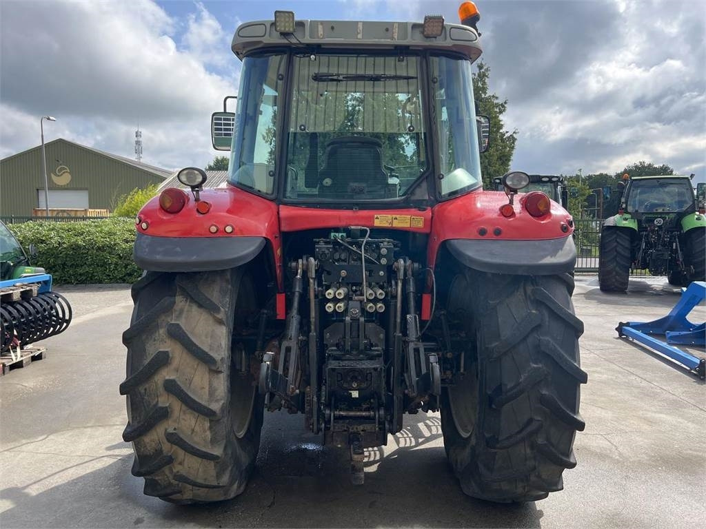 Massey Ferguson 6480 Dyna 6 - Traktors: foto 4 Massey Ferguson 6480 Dyna 6 - Traktors: foto 4