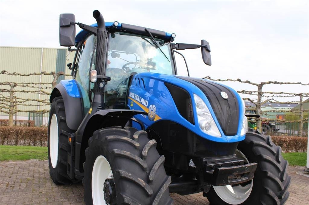 New Holland T6.155 - Traktors: foto 3 New Holland T6.155 - Traktors: foto 3