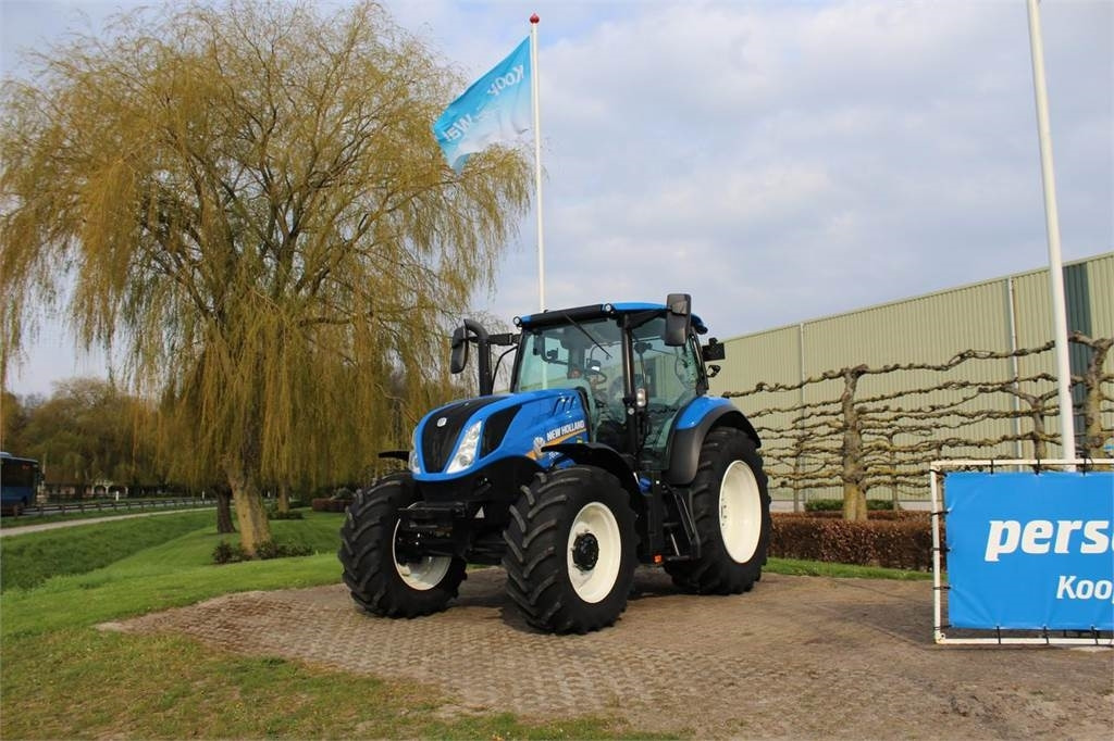 New Holland T6.155 - Traktors: foto 1 New Holland T6.155 - Traktors: foto 1