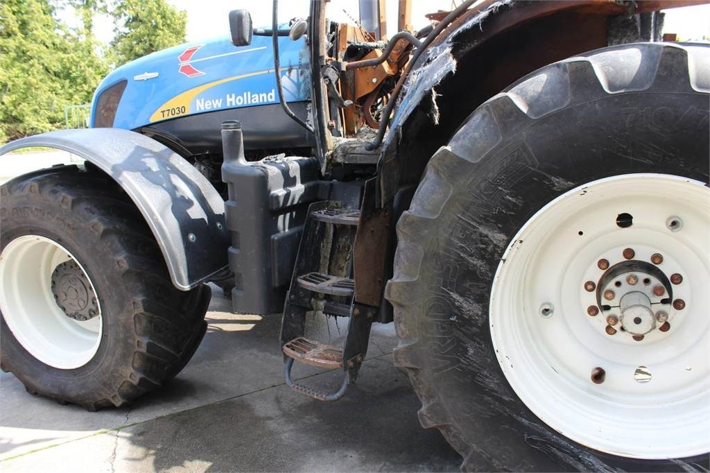 New Holland T7030 - Traktors: foto 5 New Holland T7030 - Traktors: foto 5