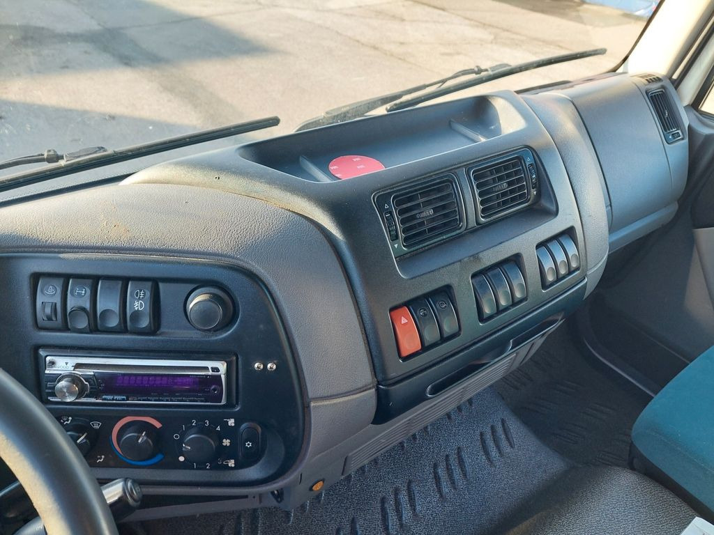 Kravas automašīna ar tentu DAF FA LF 45.220 E12 4x2: foto 16