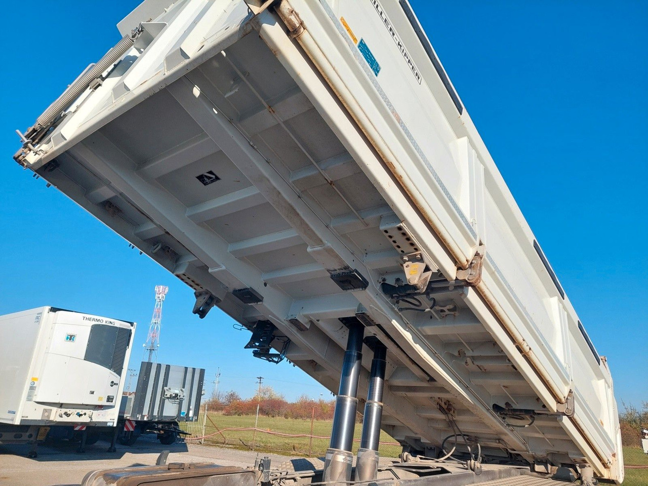 Iveco AD340X480 X-Way Bordmatic Meiller 8x4 - Kravas automašīna pašizgāzējs: foto 5 Iveco AD340X480 X-Way Bordmatic Meiller 8x4 - Kravas automašīna pašizgāzējs: foto 5