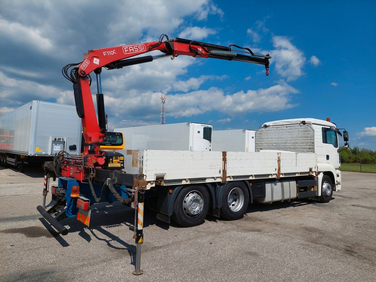 MAN GA 26.320 6X2-2 BL + Kran Fassi F110AC22 - Bortu kravas automašīna/ Platforma, Kravas auto ar manipulatoru: foto 4 MAN GA 26.320 6X2-2 BL + Kran Fassi F110AC22 - Bortu kravas automašīna/ Platforma, Kravas auto ar manipulatoru: foto 4
