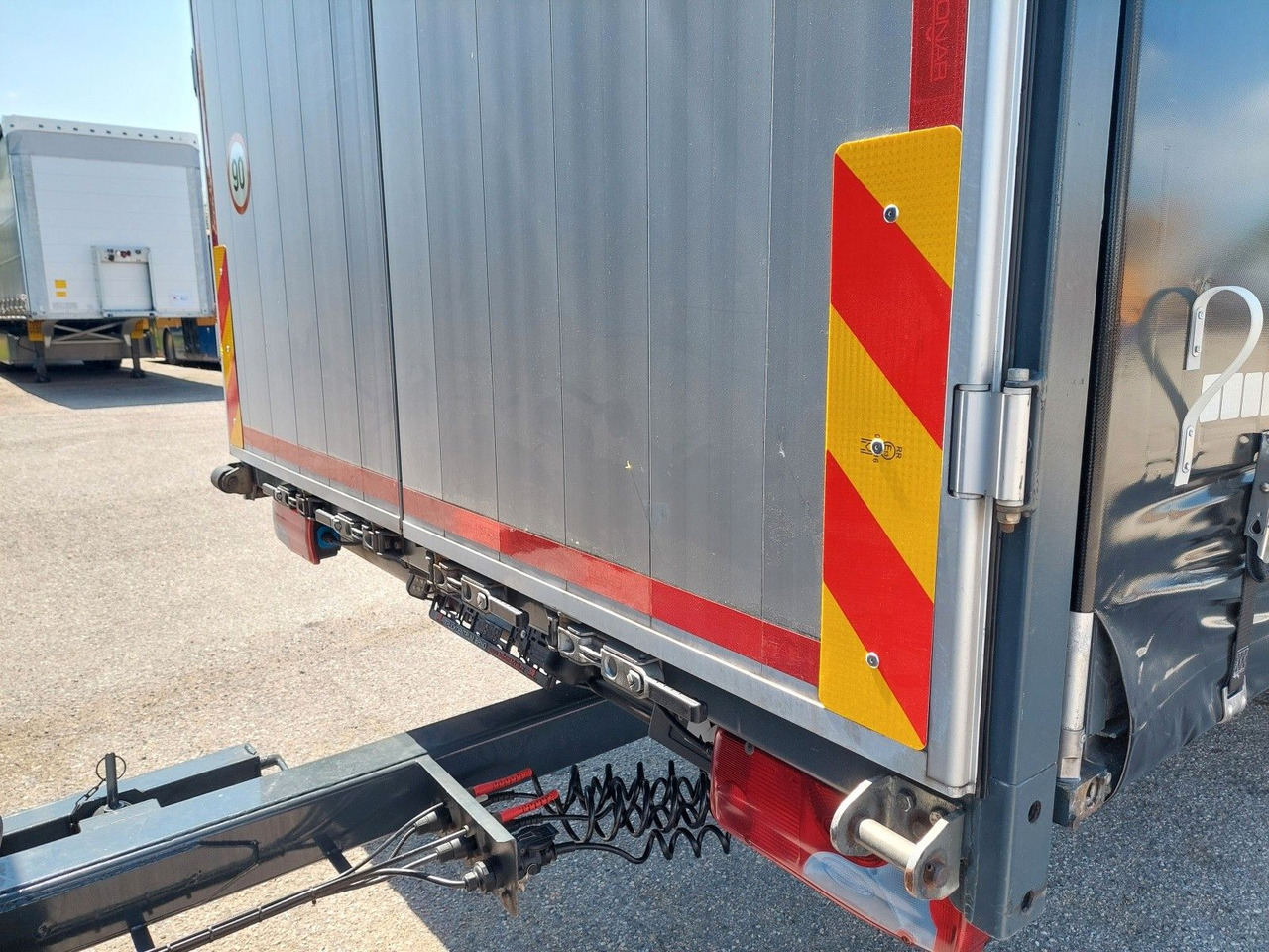 MAN TGL 12.250 BL 4x2 + Anhänger KONAR 38 Paletten - Kravas automašīna ar tentu: foto 5 MAN TGL 12.250 BL 4x2 + Anhänger KONAR 38 Paletten - Kravas automašīna ar tentu: foto 5