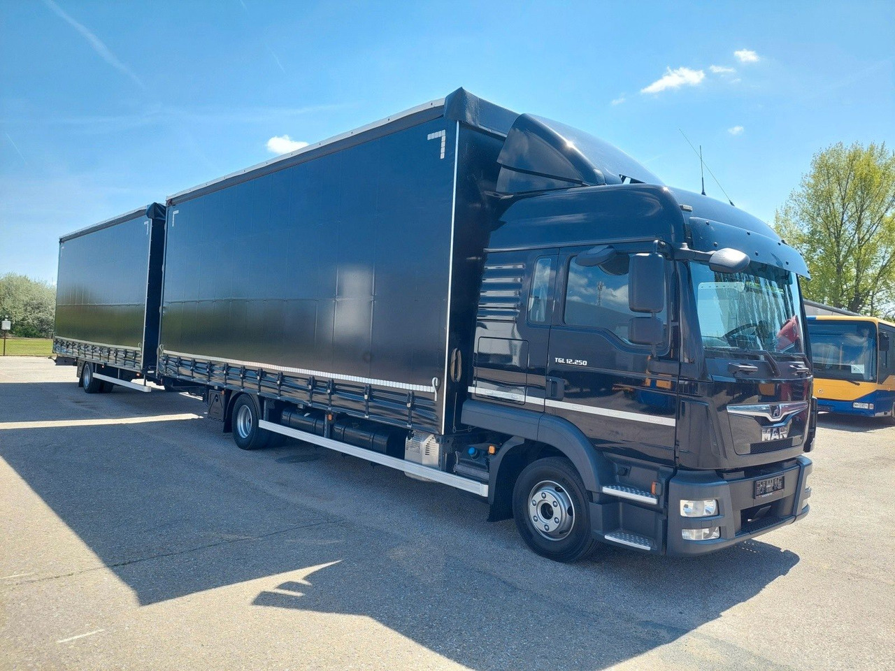 MAN TGL 12.250 BL 4x2 + Anhänger KONAR 38 Paletten - Kravas automašīna ar tentu: foto 2 MAN TGL 12.250 BL 4x2 + Anhänger KONAR 38 Paletten - Kravas automašīna ar tentu: foto 2