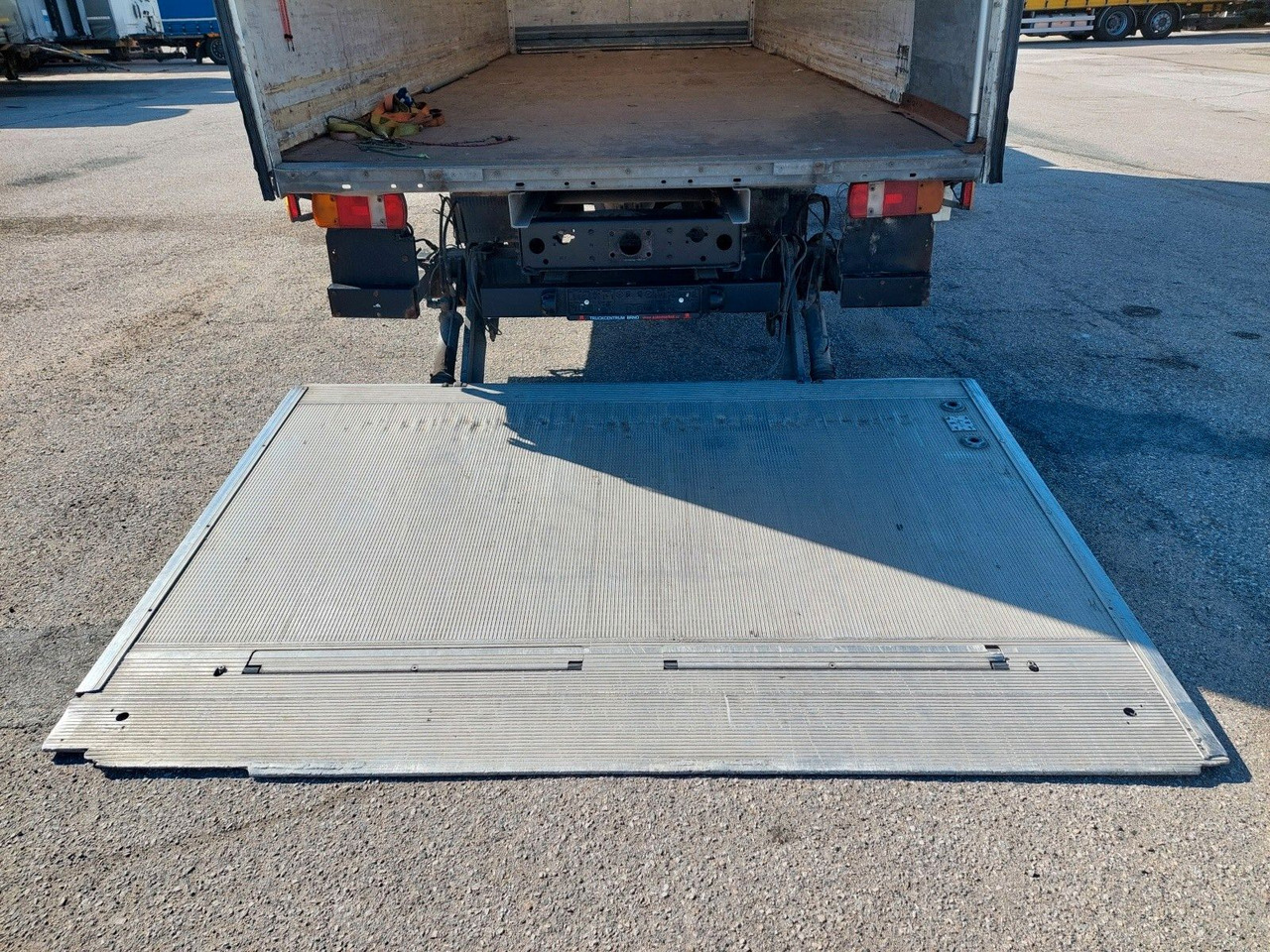 MAN TGL 7.180 4X2 BL - Furgons ar slēgtā virsbūve: foto 5 MAN TGL 7.180 4X2 BL - Furgons ar slēgtā virsbūve: foto 5