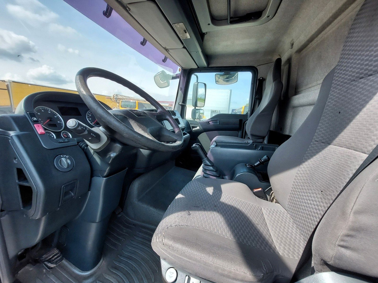 Kravas automašīna ar tentu MAN TGL 8.180 4X2 BL: foto 15