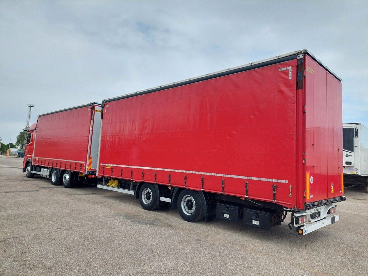 Mercedes-Benz Actros 2545 L/NR 6x2 + Wielton PC2K Durchbar - Kravas automašīna ar tentu: foto 3 Mercedes-Benz Actros 2545 L/NR 6x2 + Wielton PC2K Durchbar - Kravas automašīna ar tentu: foto 3