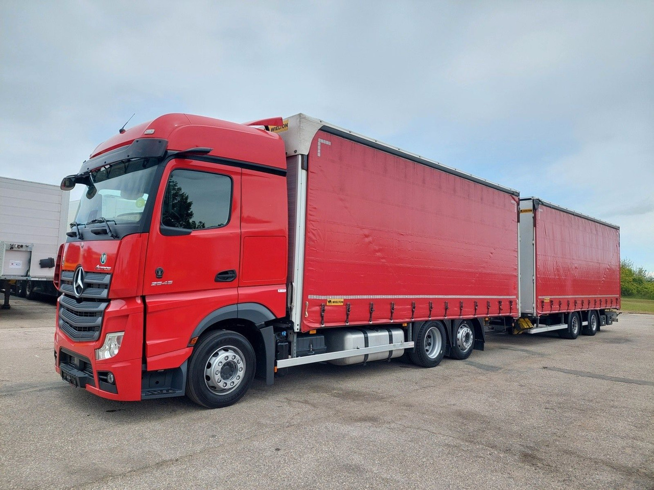 Mercedes-Benz Actros 2545 L/NR 6x2 + Wielton PC2K Durchbar - Kravas automašīna ar tentu: foto 1 Mercedes-Benz Actros 2545 L/NR 6x2 + Wielton PC2K Durchbar - Kravas automašīna ar tentu: foto 1