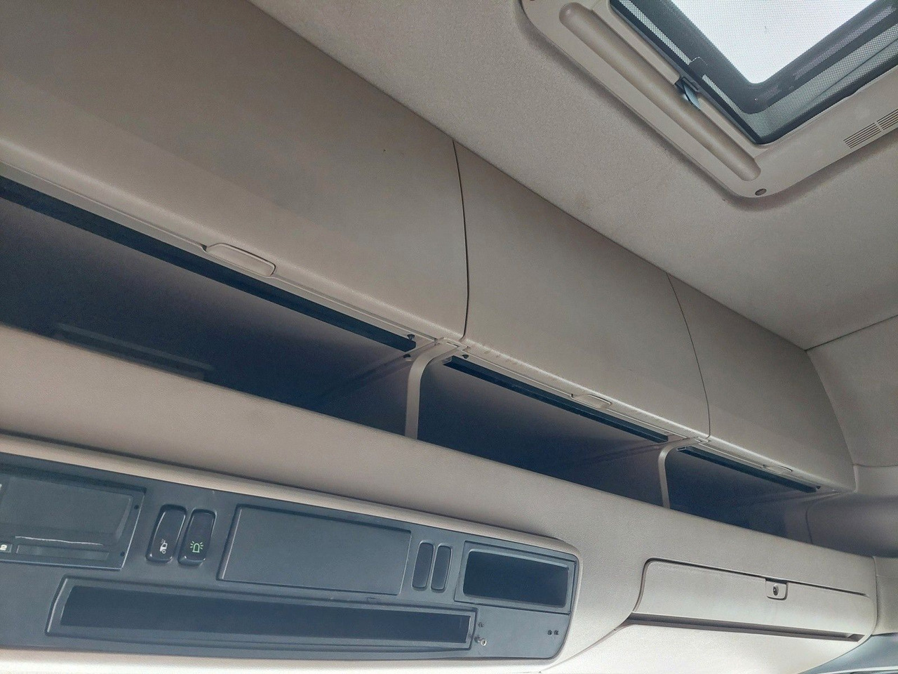 Vilcējs Scania R 440 LA6X2/4MNA: foto 29 Vilcējs Scania R 440 LA6X2/4MNA: foto 29