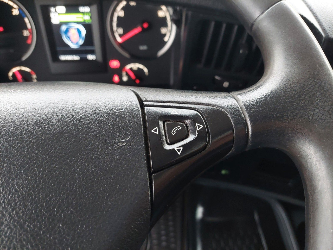 Vilcējs Scania R 440 LA6X2/4MNA: foto 39 Vilcējs Scania R 440 LA6X2/4MNA: foto 39