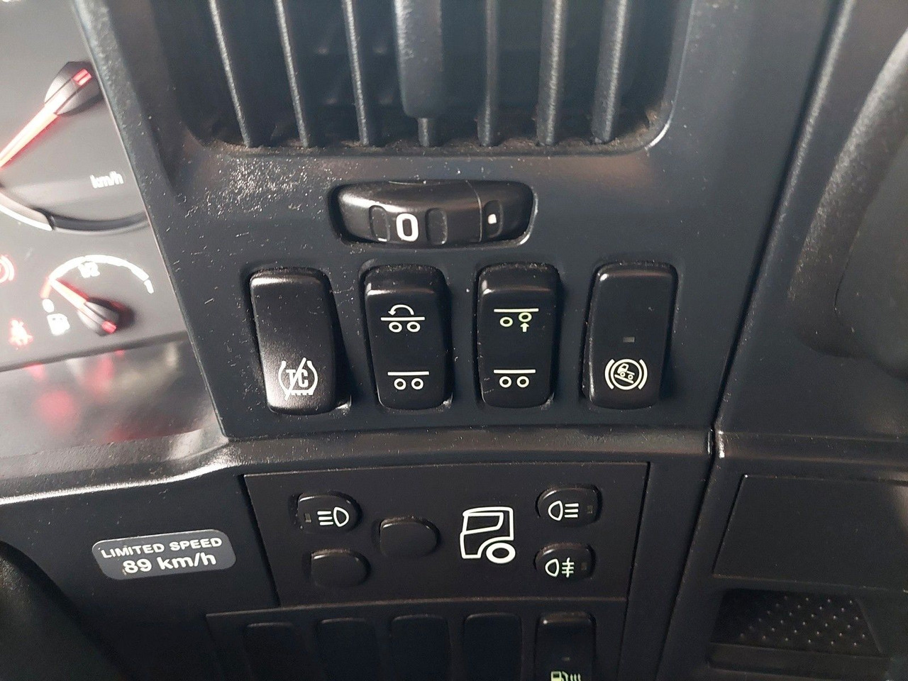 Vilcējs Scania R 440 LA6X2/4MNA: foto 32 Vilcējs Scania R 440 LA6X2/4MNA: foto 32