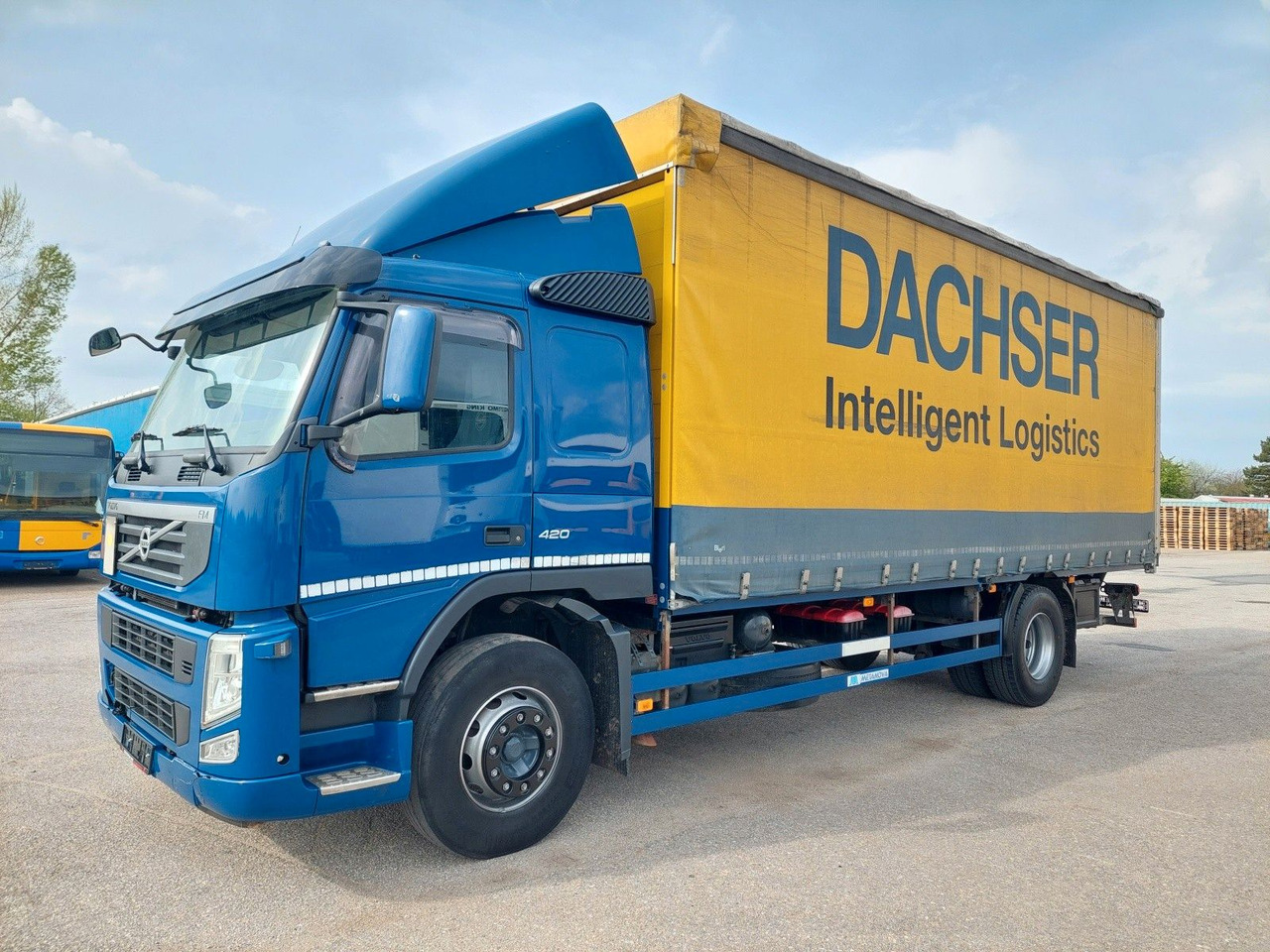 Volvo FM13 420 42R 4x2 BL Edscha - Kravas automašīna ar tentu: foto 1 Volvo FM13 420 42R 4x2 BL Edscha - Kravas automašīna ar tentu: foto 1