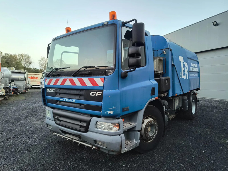 DAF CF 75.250 DRIVING CONDITION - SWEEPER NEEDS REPAIRMENT - Ielu tīrīšanas mašīna: foto 1 DAF CF 75.250 DRIVING CONDITION - SWEEPER NEEDS REPAIRMENT - Ielu tīrīšanas mašīna: foto 1