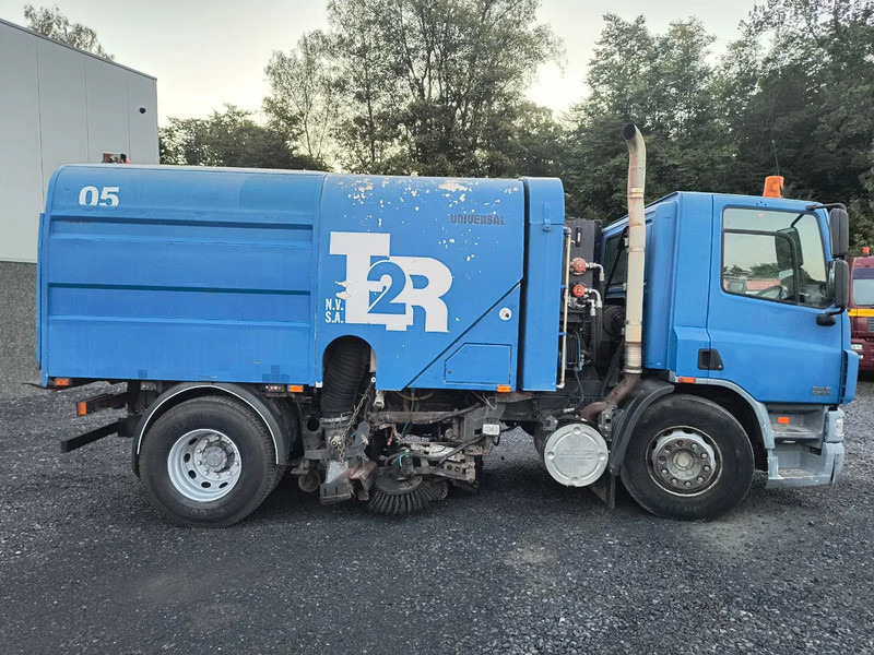 DAF CF 75.250 DRIVING CONDITION - SWEEPER NEEDS REPAIRMENT - Ielu tīrīšanas mašīna: foto 4 DAF CF 75.250 DRIVING CONDITION - SWEEPER NEEDS REPAIRMENT - Ielu tīrīšanas mašīna: foto 4