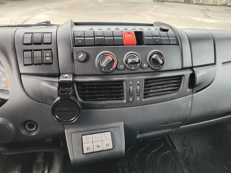 Kravas automašīna ar slēgto virsbūvi Iveco EuroCargo 120 E22 EEV SIDE PORT + D'HOLLANDIA LIFT 2000 KG: foto 9
