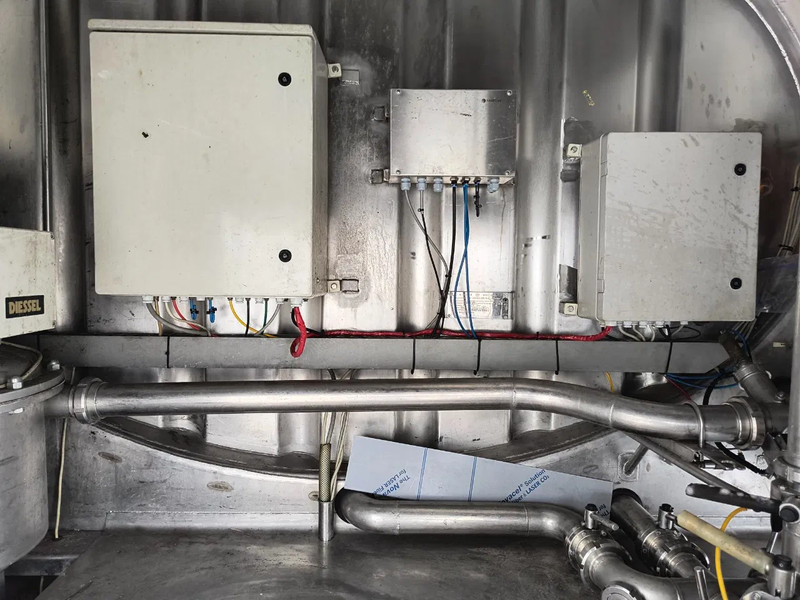 Autocisterna pārvadāšana piena MAN TGA 26.360 INSULATED INOX TANK - 2 COMP - AIRCO - LIFT/STEERING AXLE: foto 17