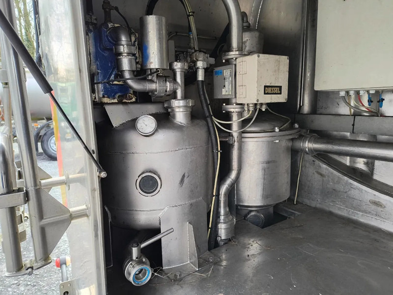Autocisterna pārvadāšana piena MAN TGA 26.360 INSULATED INOX TANK - 2 COMP - AIRCO - LIFT/STEERING AXLE: foto 16