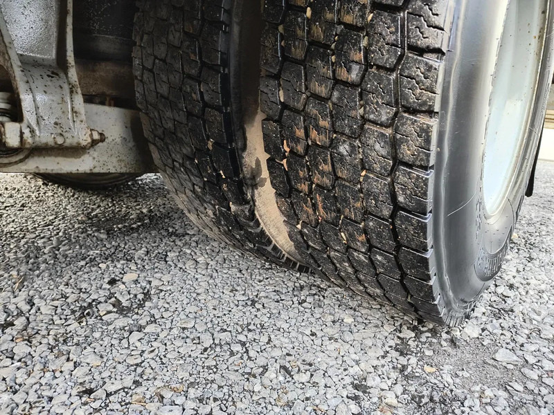 Kravas automašīna ar tentu Mercedes-Benz Axor 1829 + D'HOLLANDIA 2000 KG: foto 12