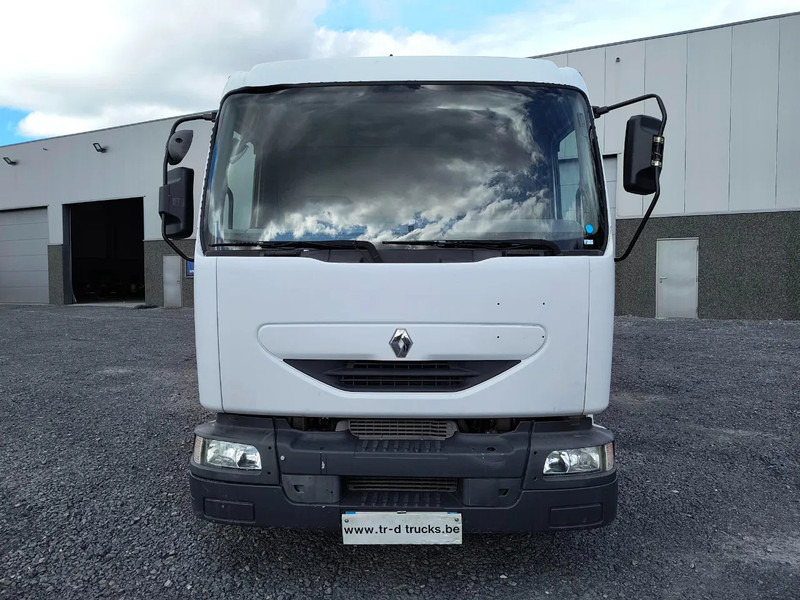 Renault Midlum 220 8000L FUEL / CARBURANT TANK - 3 COMP/ A LAMES - Autocisterna: foto 2 Renault Midlum 220 8000L FUEL / CARBURANT TANK - 3 COMP/ A LAMES - Autocisterna: foto 2