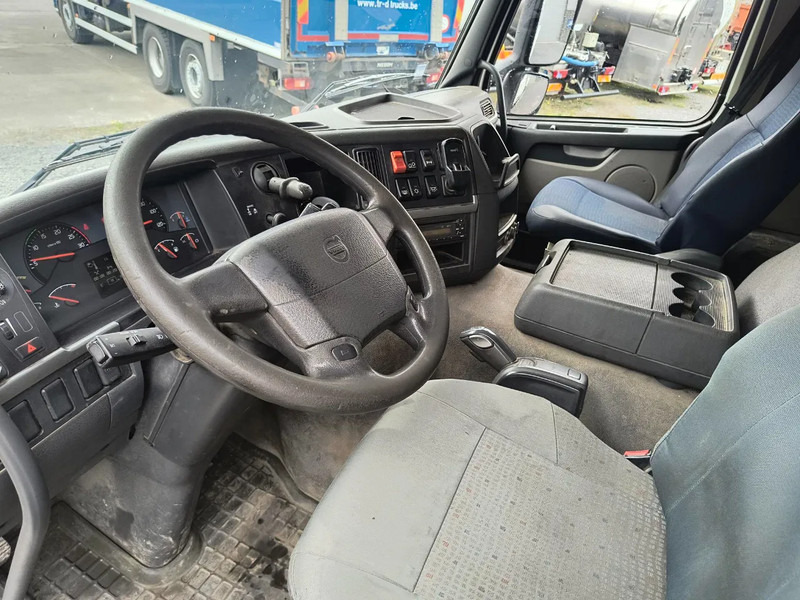 Interior photo 1: Volvo FM 370 18000L FUEL/CARBURANT - 5 COMP līzingu Volvo FM 370 18000L FUEL/CARBURANT - 5 COMP